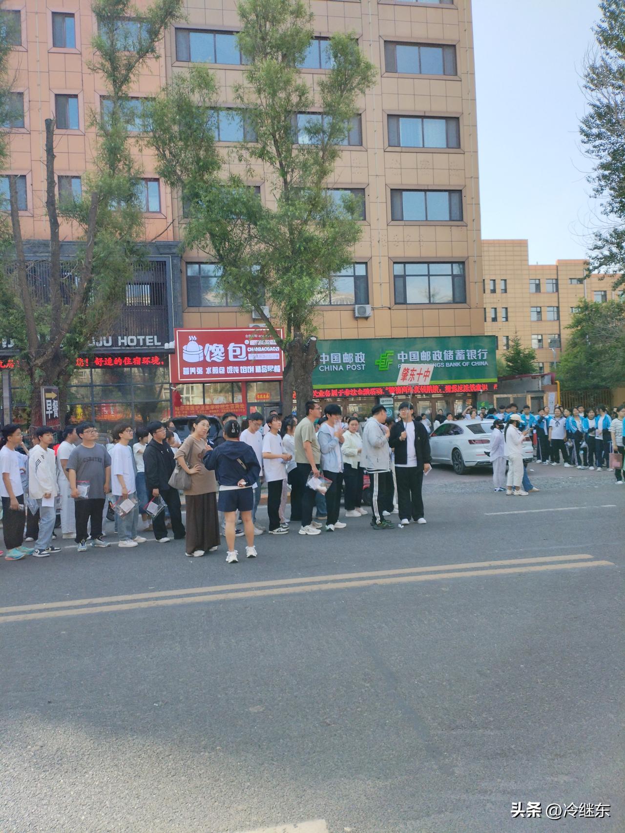 我认为，高考成绩与智商有直接关系。
    在这里，我无异于否认努力和奋斗。努力
