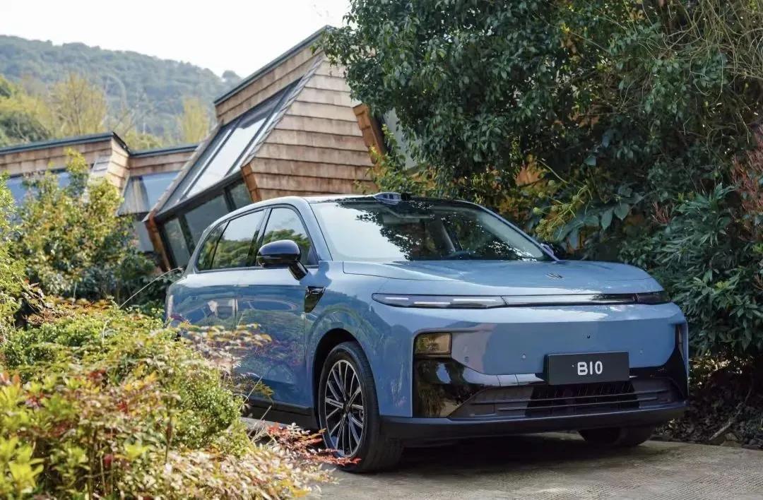 十万预算，零跑B10和比亚迪元UP，谁才是家用SUV首选？
 
手握十万左右的预