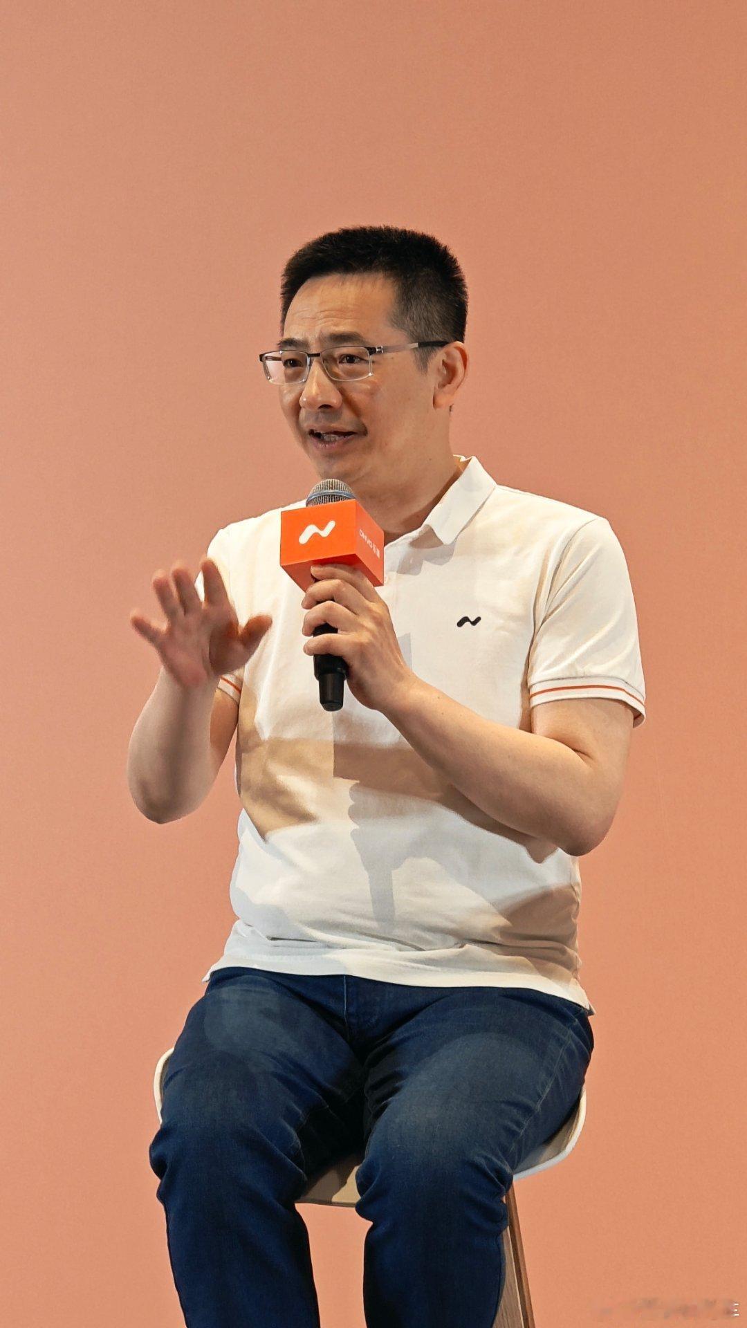 关于现在新能源车为什么迭代比传统车快？秦力洪：中国的迭代速度就是快，中国人就是比