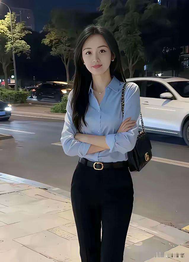 气质好，颜值也很高，身材也挺好。没有孬的地方，这样的女人谁能不喜欢呢？
该女子还