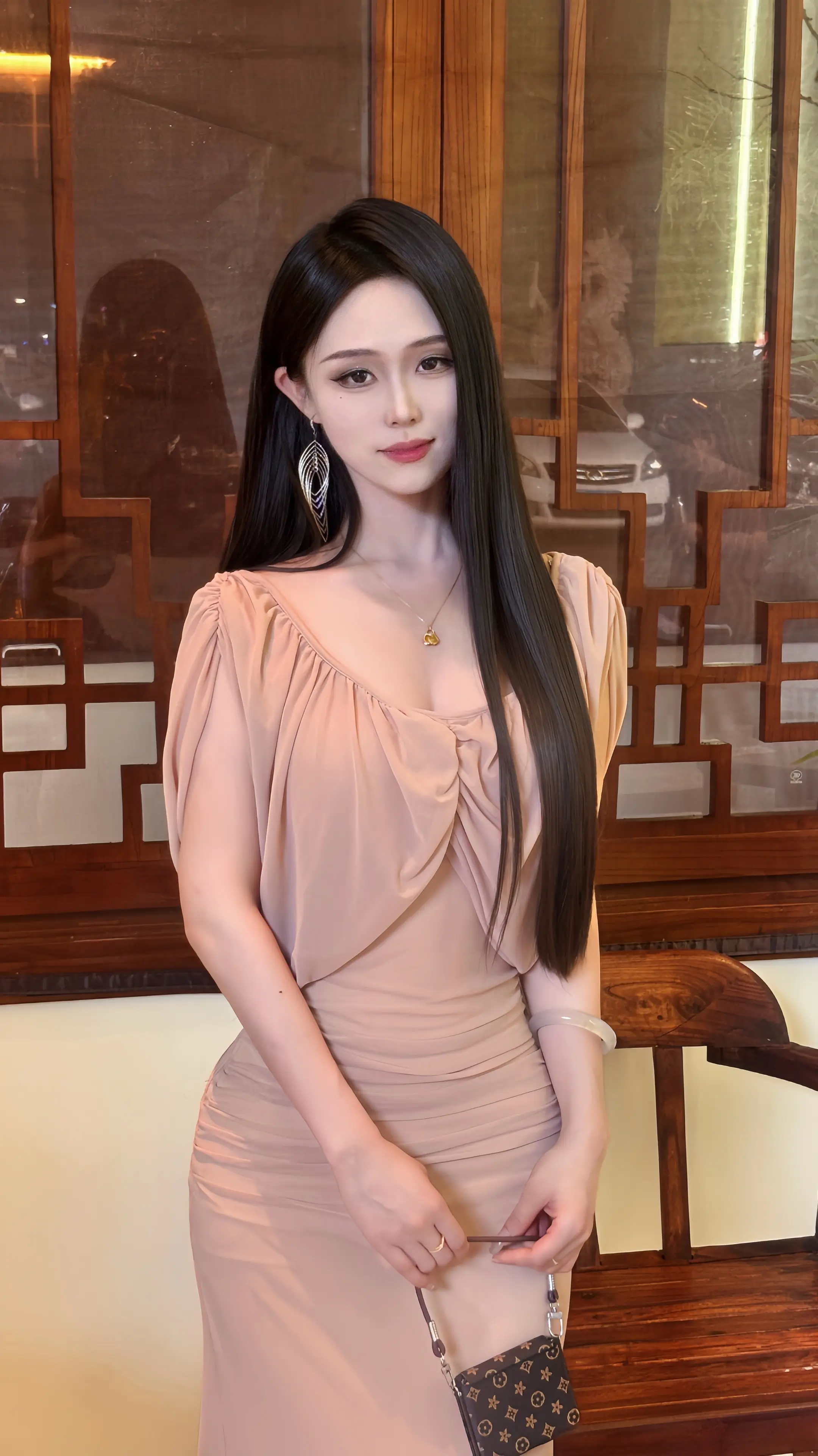 梨花飘落在你窗前，只想与你再见一面