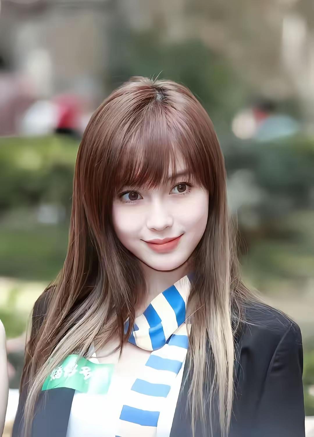 杨颖
古早照片[比心]