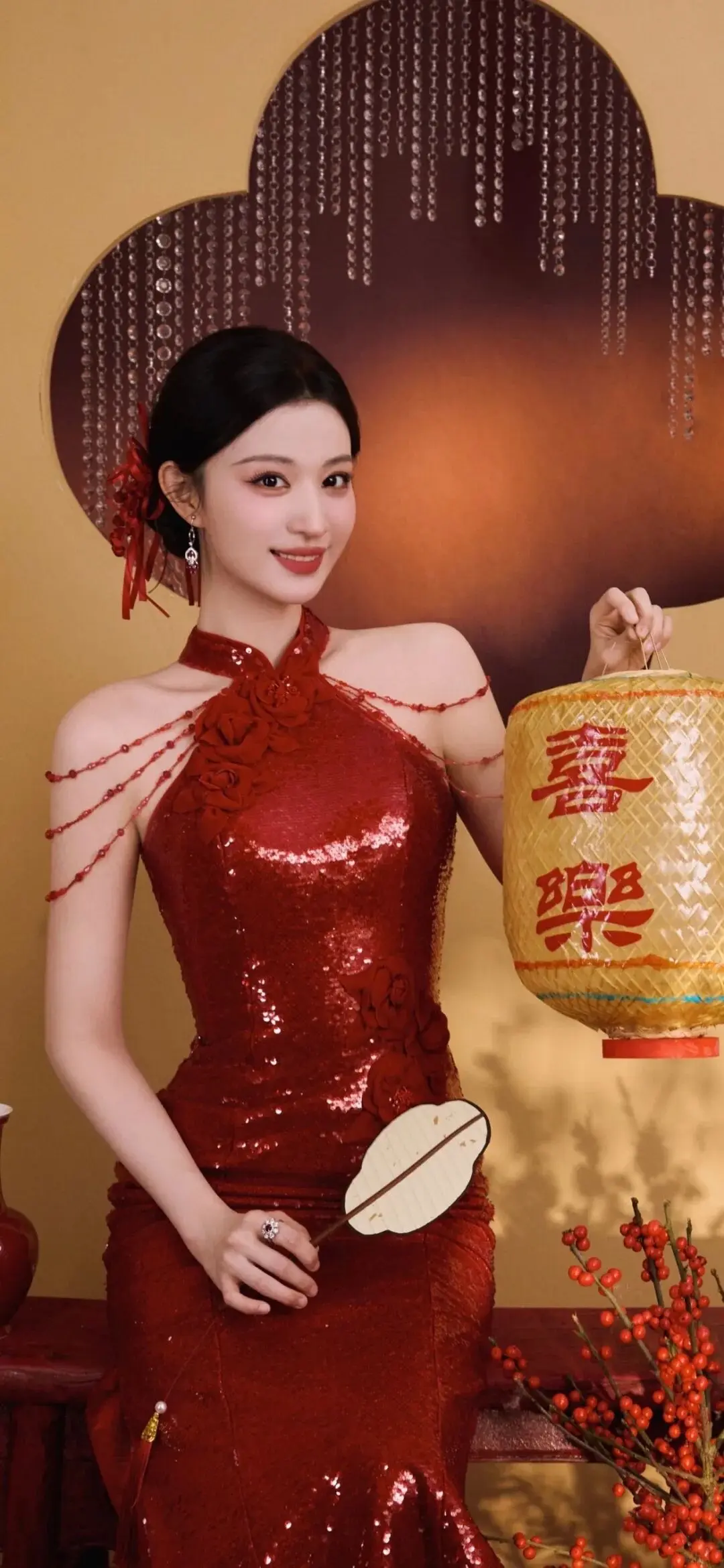 王楚然 红衣胜火，一眼惊鸿！