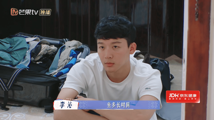 笑晕！张晚意居然能把面膜和奥特曼联系到一起，看着那英敷面膜的样子突然发问，这反应