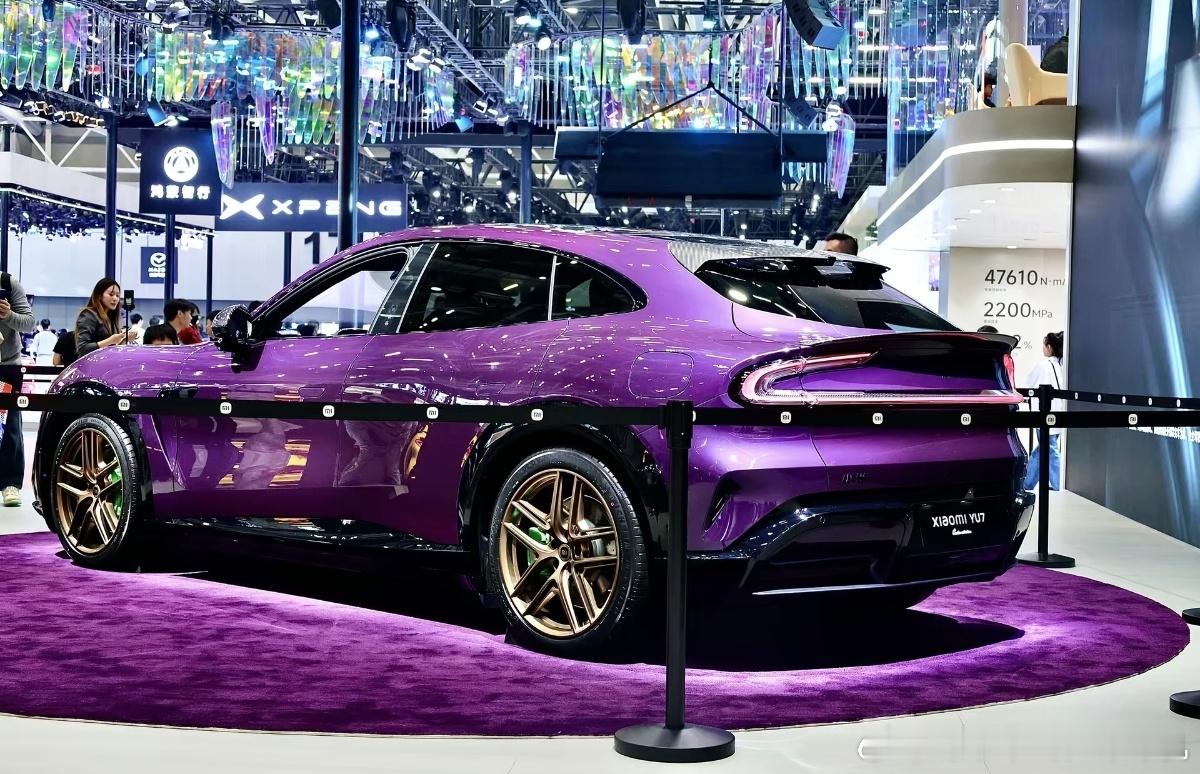 前天媒体日都没有拿出来展示，专门等到观众日才亮相的小米YU7紫水晶高定版，全部选