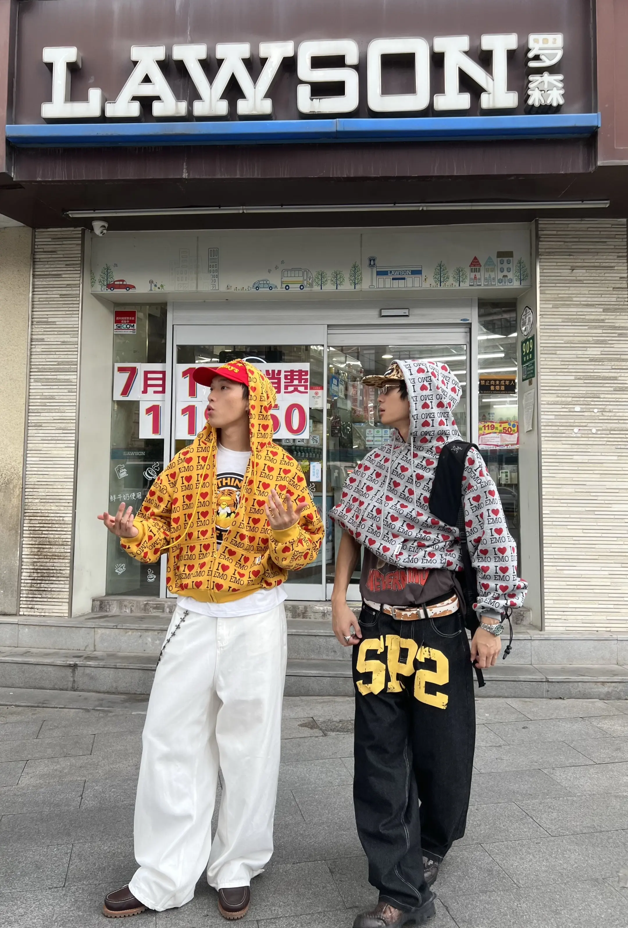 来母校看看。也不知道是谁的母校 反正不是我的