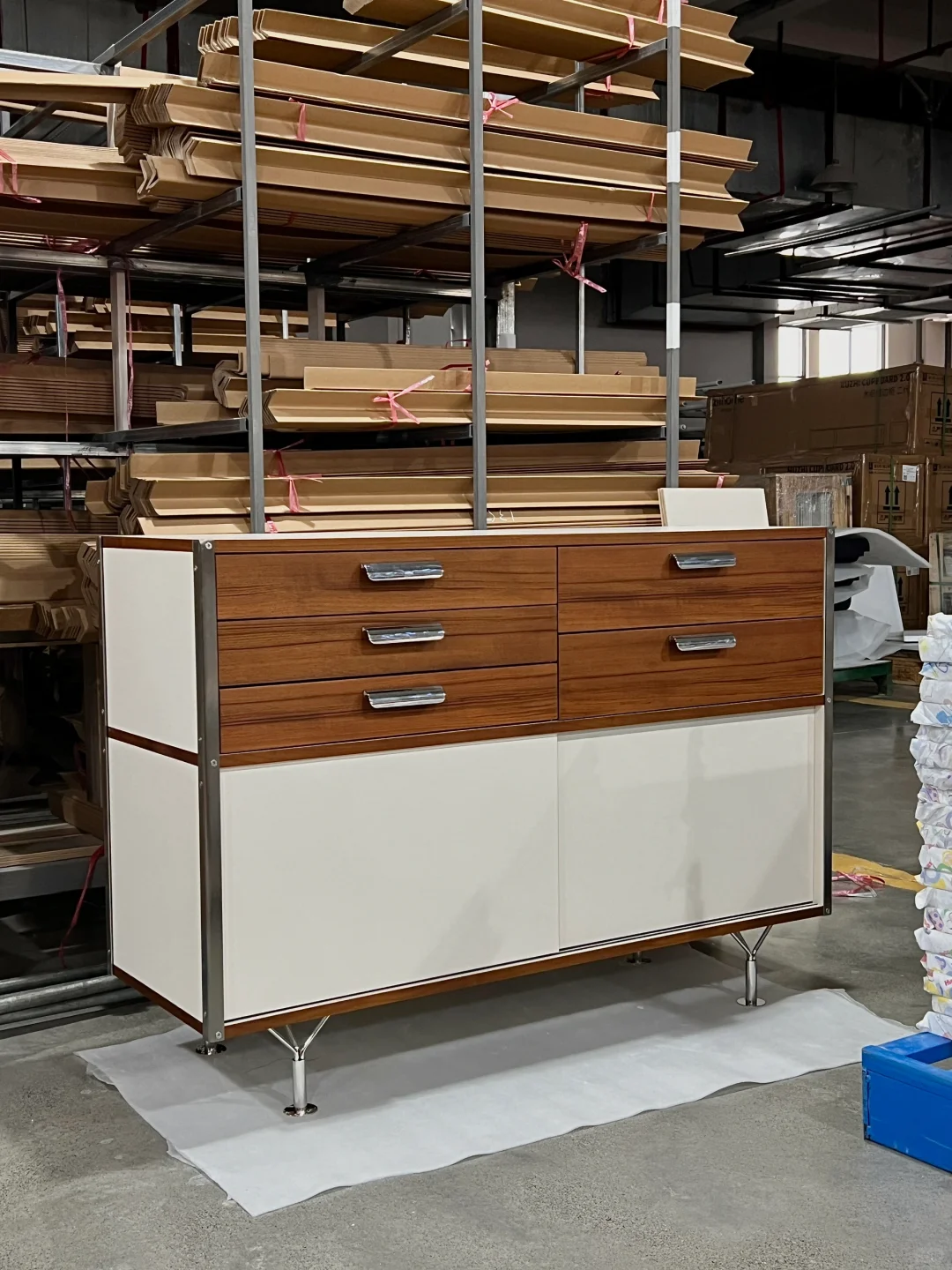 做了个不锈钢角铁餐边柜