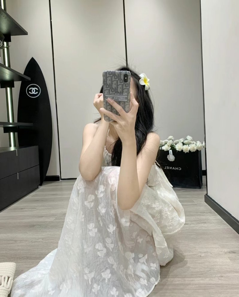 是家人 是靠山 是坏情绪的疏导者 是站在我这边 是听我说话 是替我撑腰的人 . 