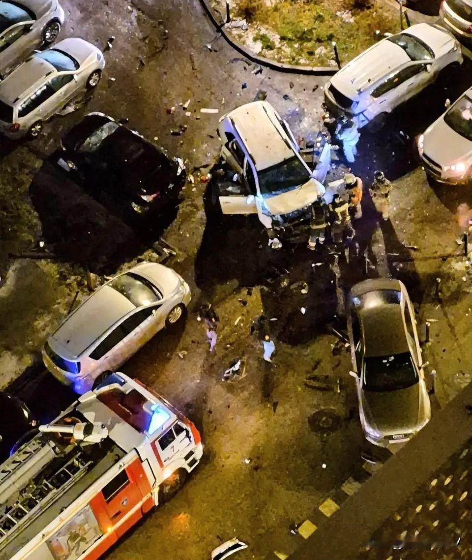 俄罗斯首都莫斯科，光天化日之下，俄罗斯武装力量作战训练部门负责人、中将萨尔瓦罗夫