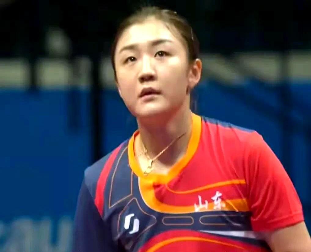 山东乒乓球女团拿冠军了，陈梦这老将是真能扛事。1/4决赛双打输了，她决胜局硬拼赢
