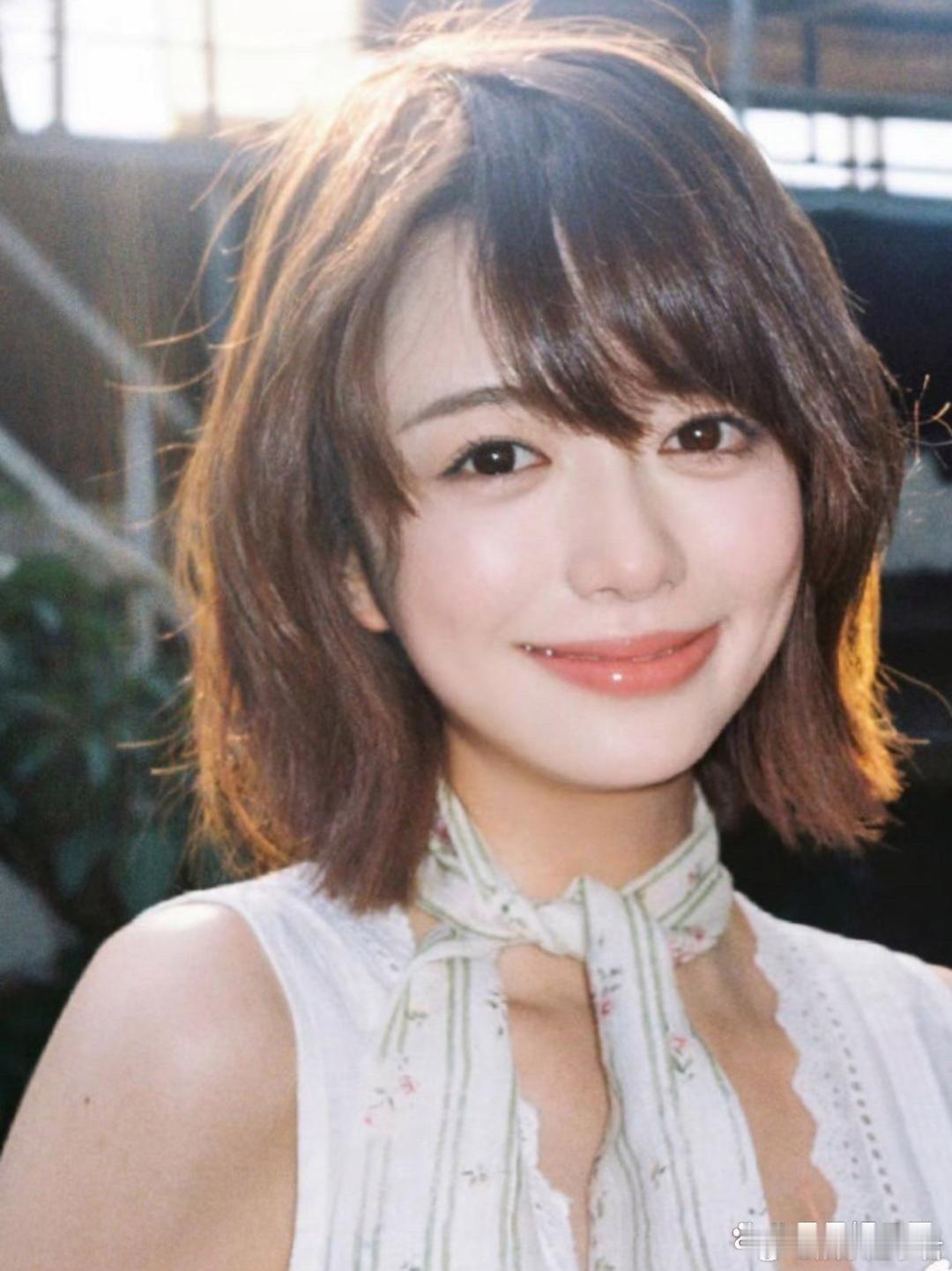 黄晓明新签约艺人白翊汝有网友说像尹恩惠，晓明哥什么时候开娱乐公司了聚散签艺人了，