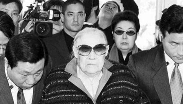 1992年，白俄罗斯官员向蒋经国的遗孀蒋方良发出邀请：“希望你回家乡看看！”让人