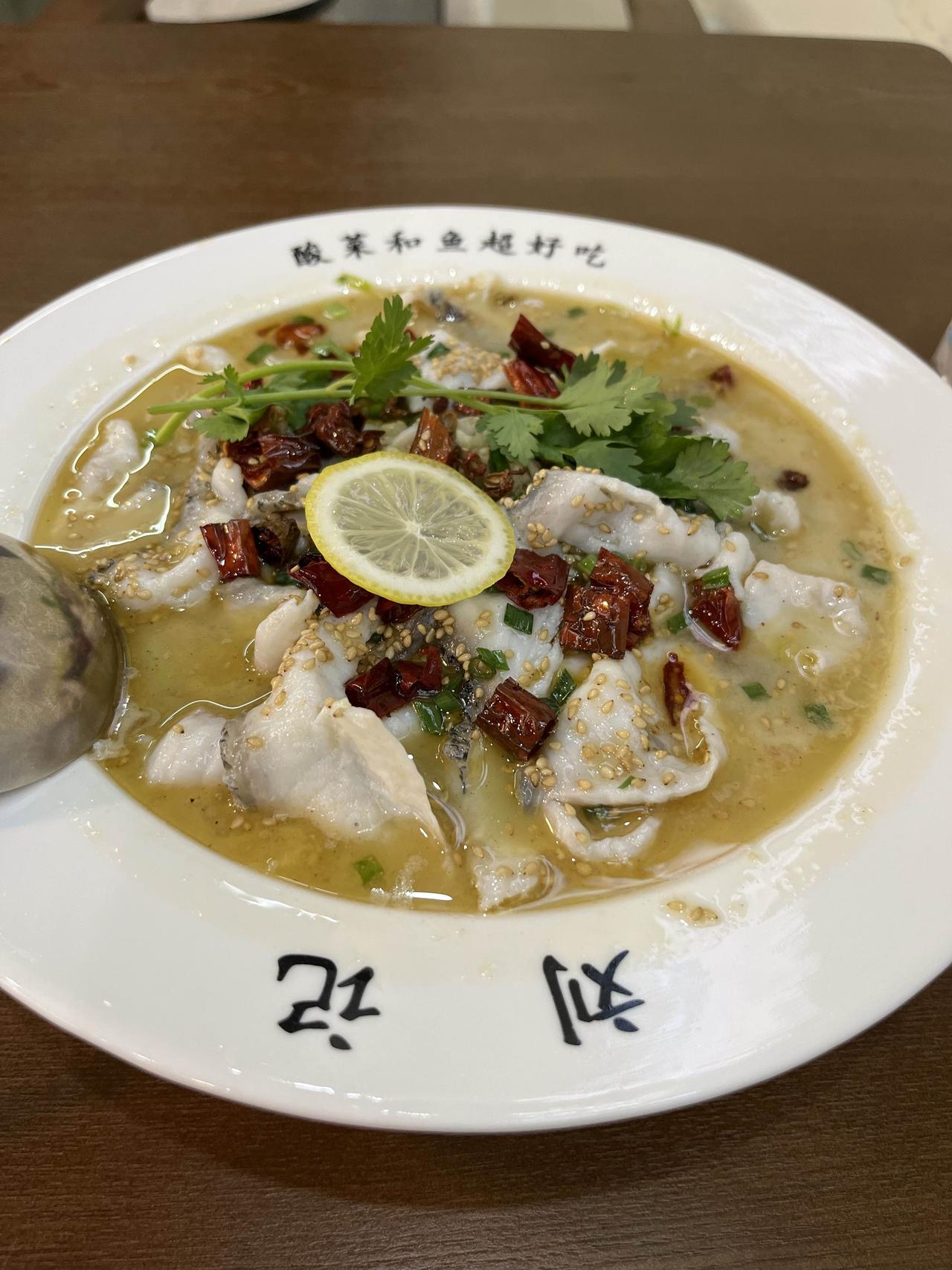挺好吃的一家酸菜鱼菜馆，也不贵，主要是干净。