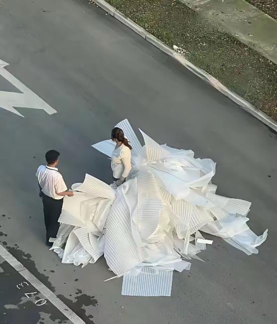 远看是童话，近看是生活 