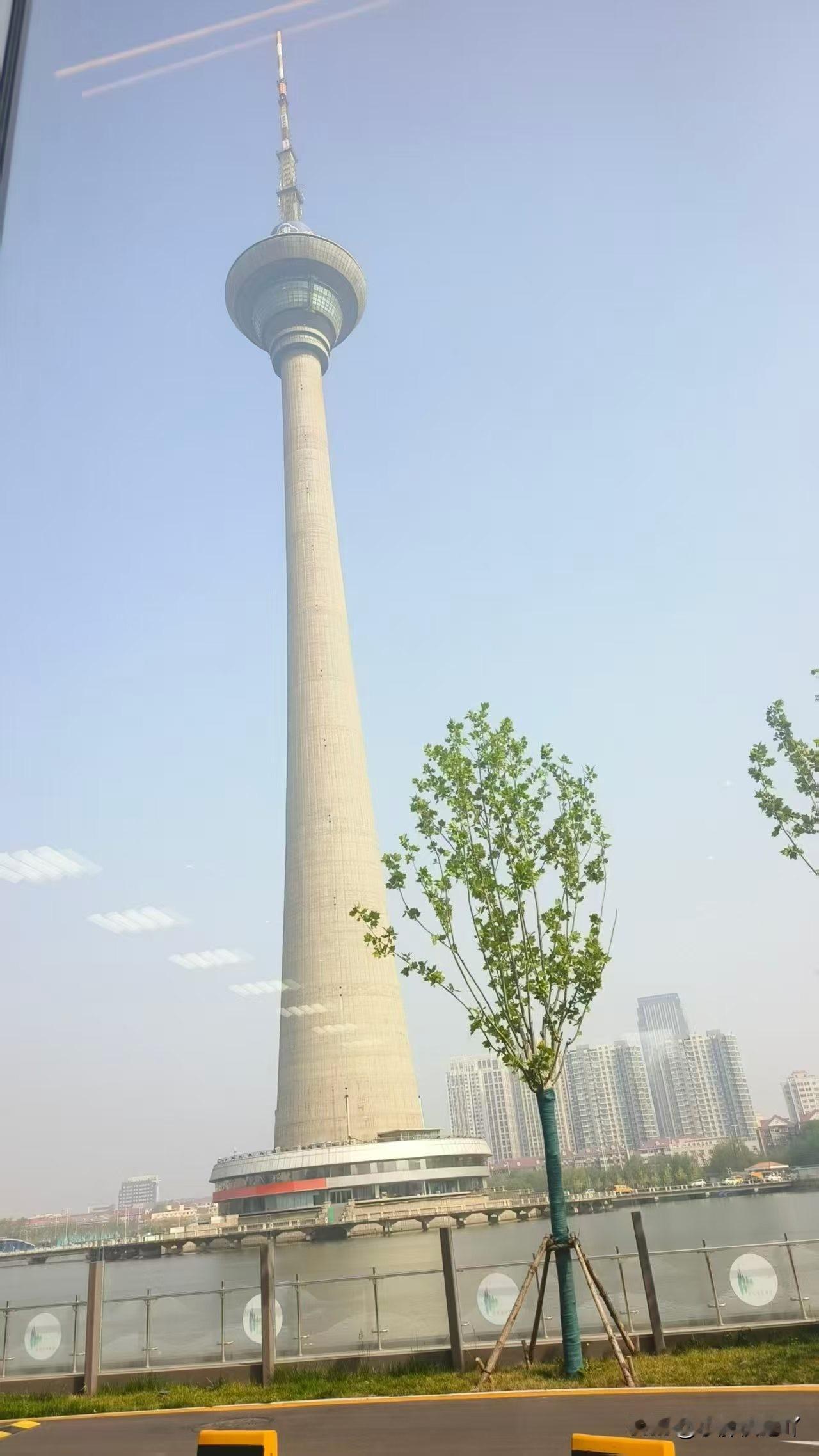 活到这年纪，有一个铁律就是自己不要欺负任何一个人，但有人一旦触碰我的底线，我百分