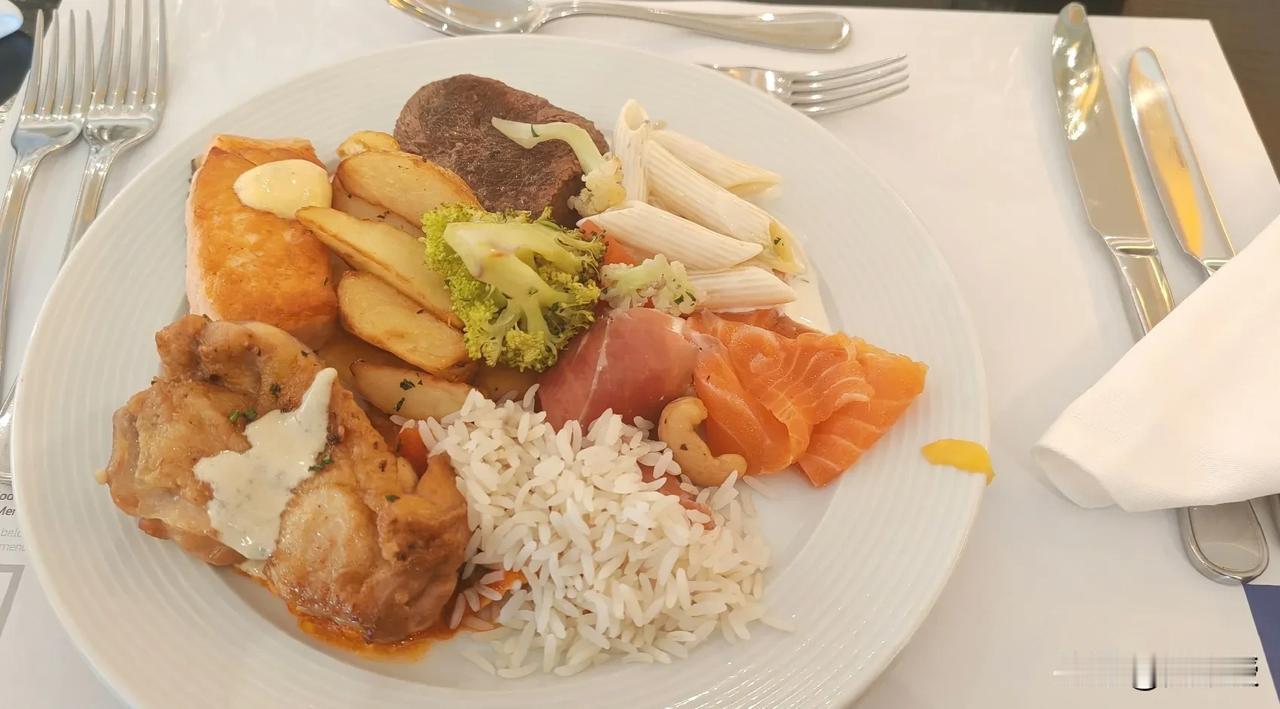 巴西的牛肉
三文鱼，都不错
我带的两桶泡面，没派上用场