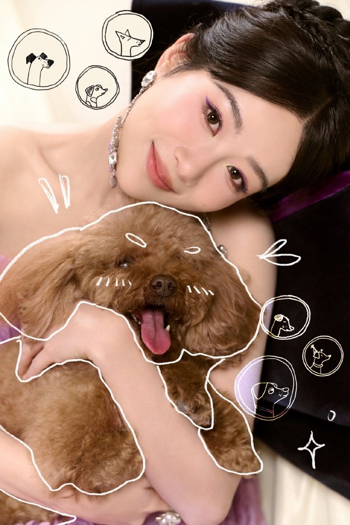 #杨紫紫色抹胸蝴蝶结拖尾裙# #杨紫抱狗生日照#  杨紫生日造型第二件来啦，是紫