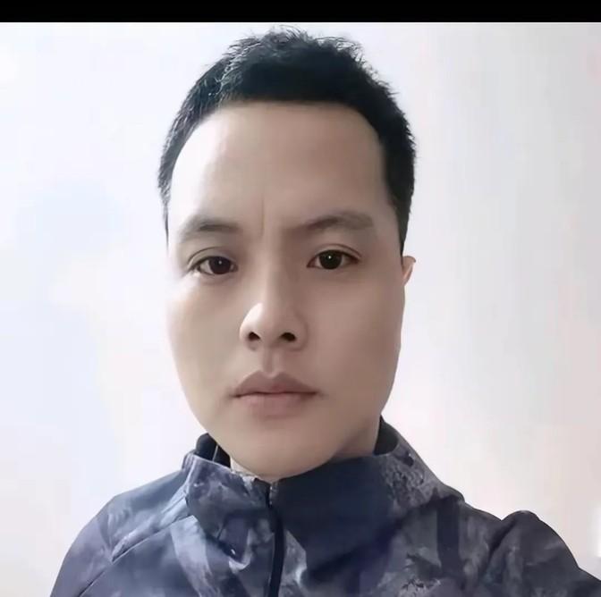 大明白进了局子后，51团队就出现了几个明白，论资排辈，他们可分为，二明白杜子建，