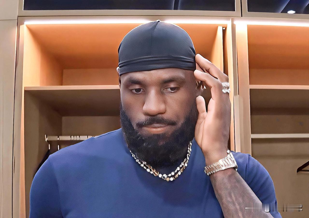 詹姆斯放下身段了！

詹姆斯谈如何融入东契奇与湖人的体系:“我只在乎赢球。我的职