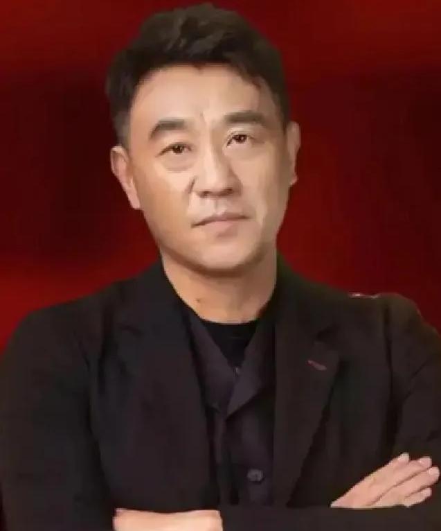 1997年，何冰遇到了多年未见的女同学李海洋，女同学说：“我都29了，嫁不出去了