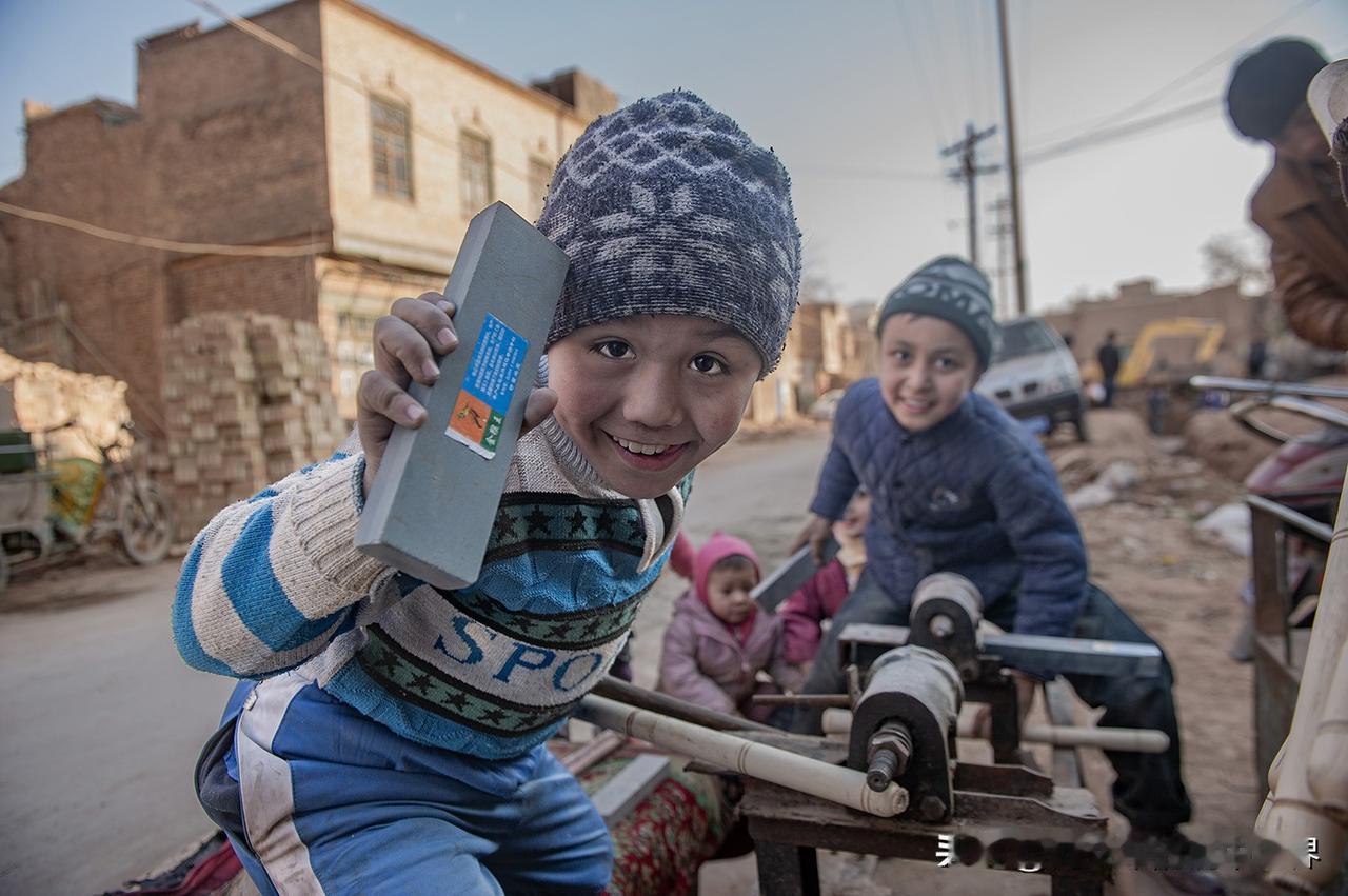 真的很怀念那些穿行在喀什老城的日子。漫无目的，所见即所摄。