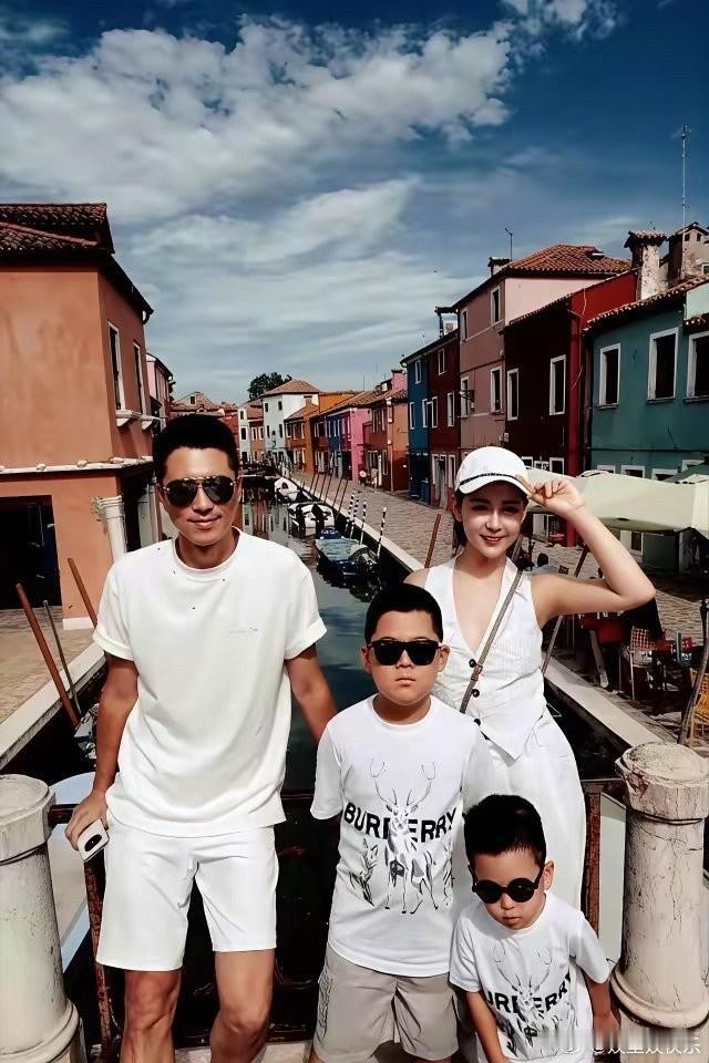 王雷和李小萌生三胎
说白了，就是王雷没有当甩手掌柜，在没有工作的时候事事亲力亲为