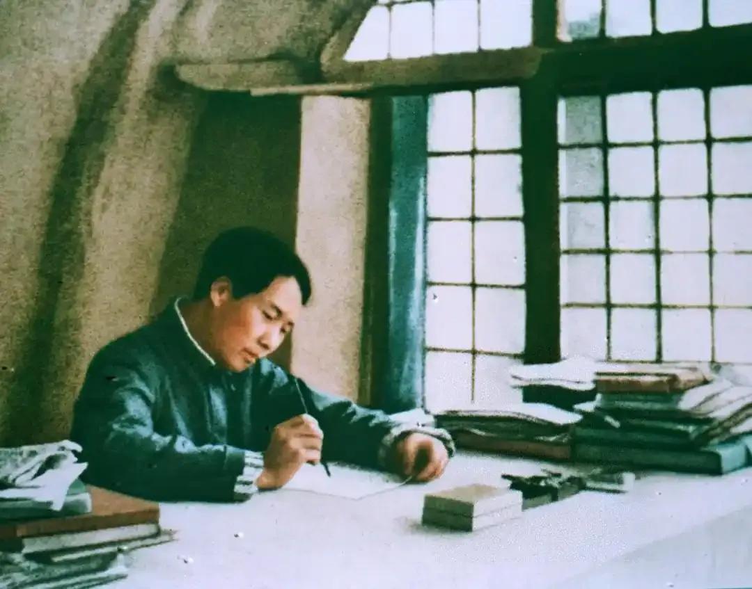 伟人毛主席教导我们:“阶级斗争，一些阶级胜利了，一些阶级消灭了。这就是历史，这就