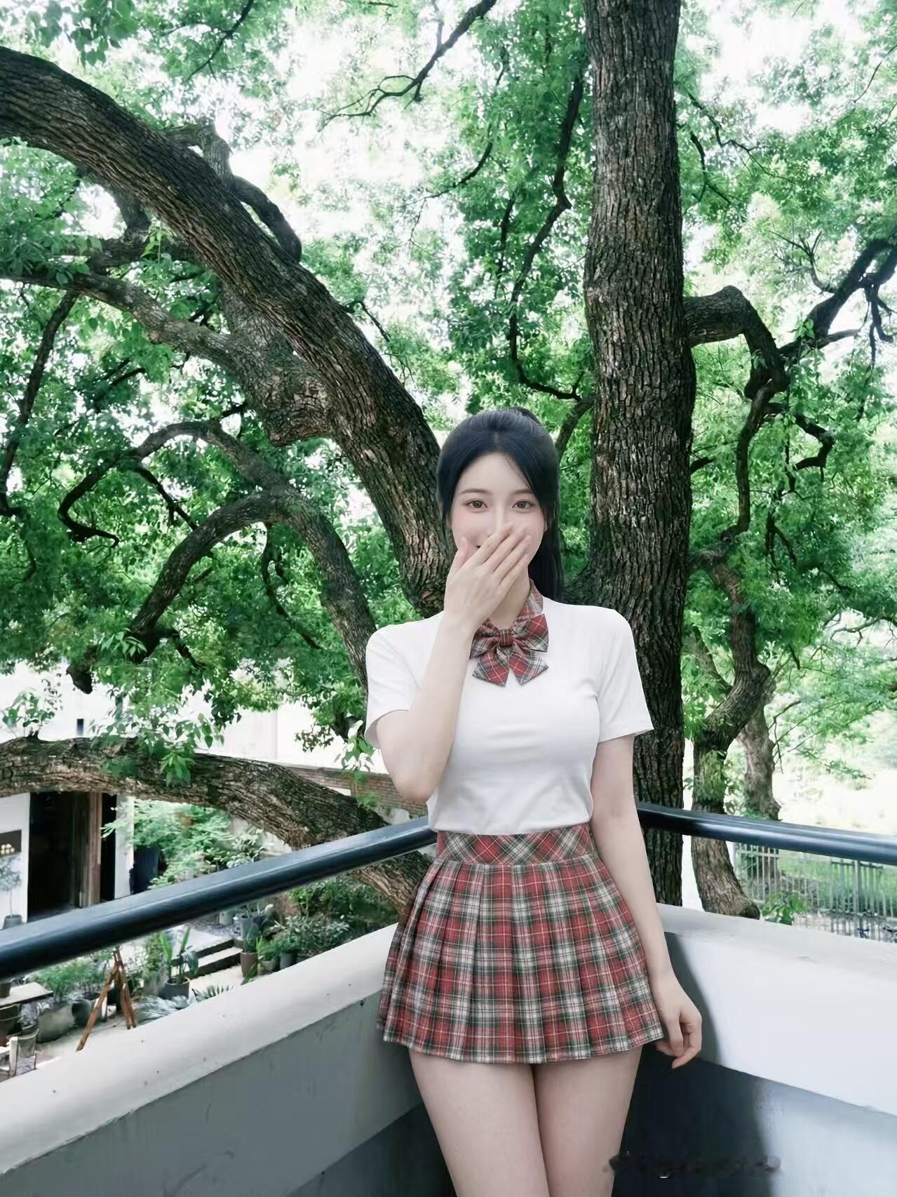 夏日清新少女风，绿意盎然中，甜美笑容绽放！🌿💖日常分享 纯真少女感自然少女感