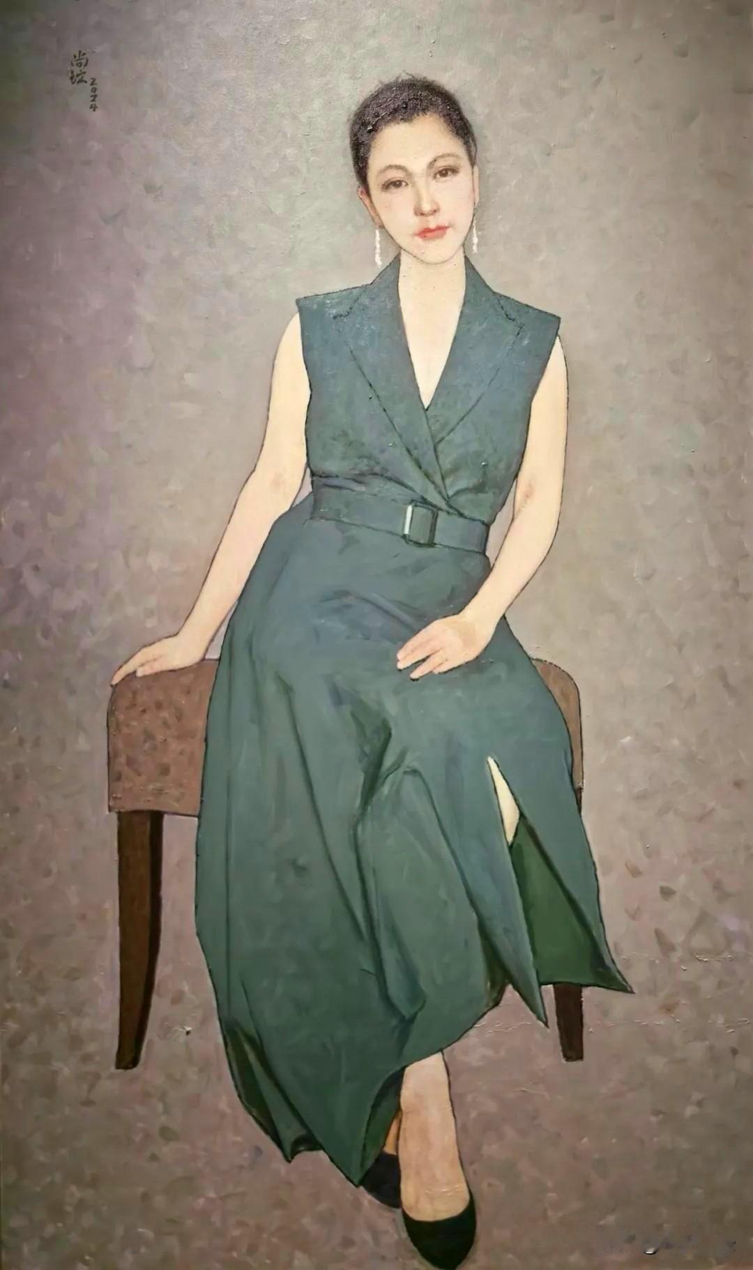 这是大画家靳先生给小他44岁的夫人画的肖像。从坐态看，貌似婀娜多姿，其实是腰椎发
