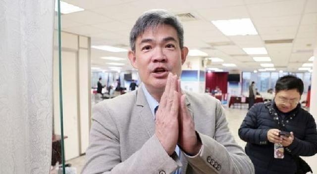 岛内又冒出个大新闻：国民党元老连战的二儿子连胜武直接杀到党部，登记要角逐中央委员