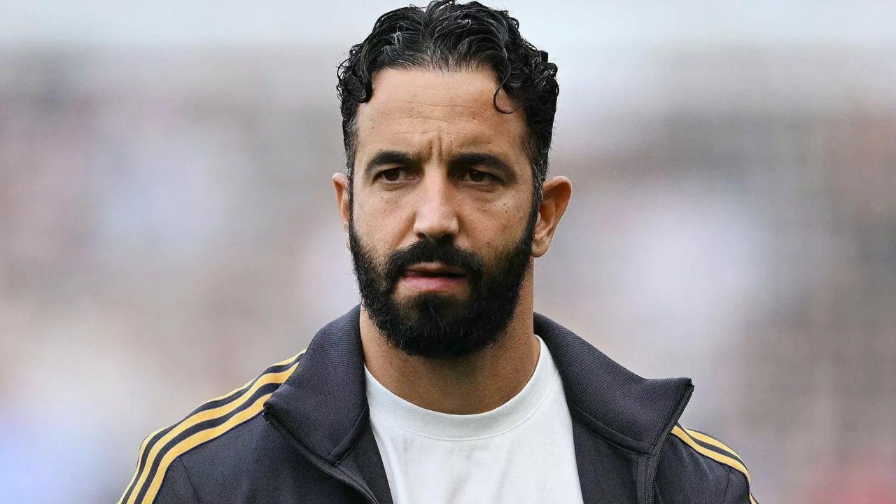 媒体报道，曼联高层对阿莫林治下的球队进步感到满意，此外冬窗预计不会有大手笔引援。