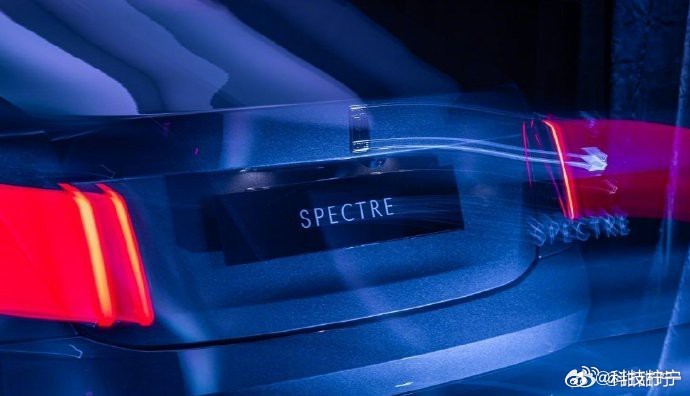 穿越时空的画卷，从达利的梦幻到达芬奇的精准。百年艺术之旅，邀您与大师同行，见证不