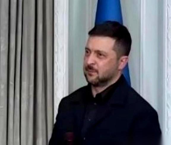 打到2026年，整整五年。
全世界的眼睛都死死盯着伊朗的无人机，朝鲜的炮弹。以为