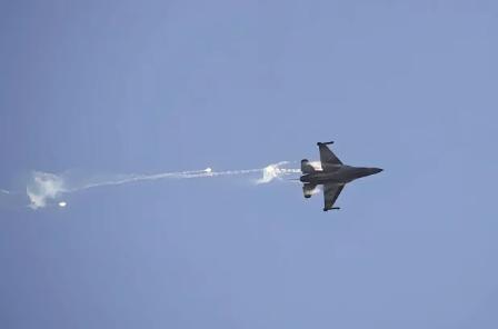 伊朗空军出动了。

当地时间3月1日，伊朗伊斯兰共和国军队发表声明称，伊朗空军对