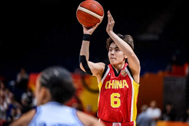 女篮生死战 75-72 险胜晋级！大半夜看球，心脏全程悬在半空
