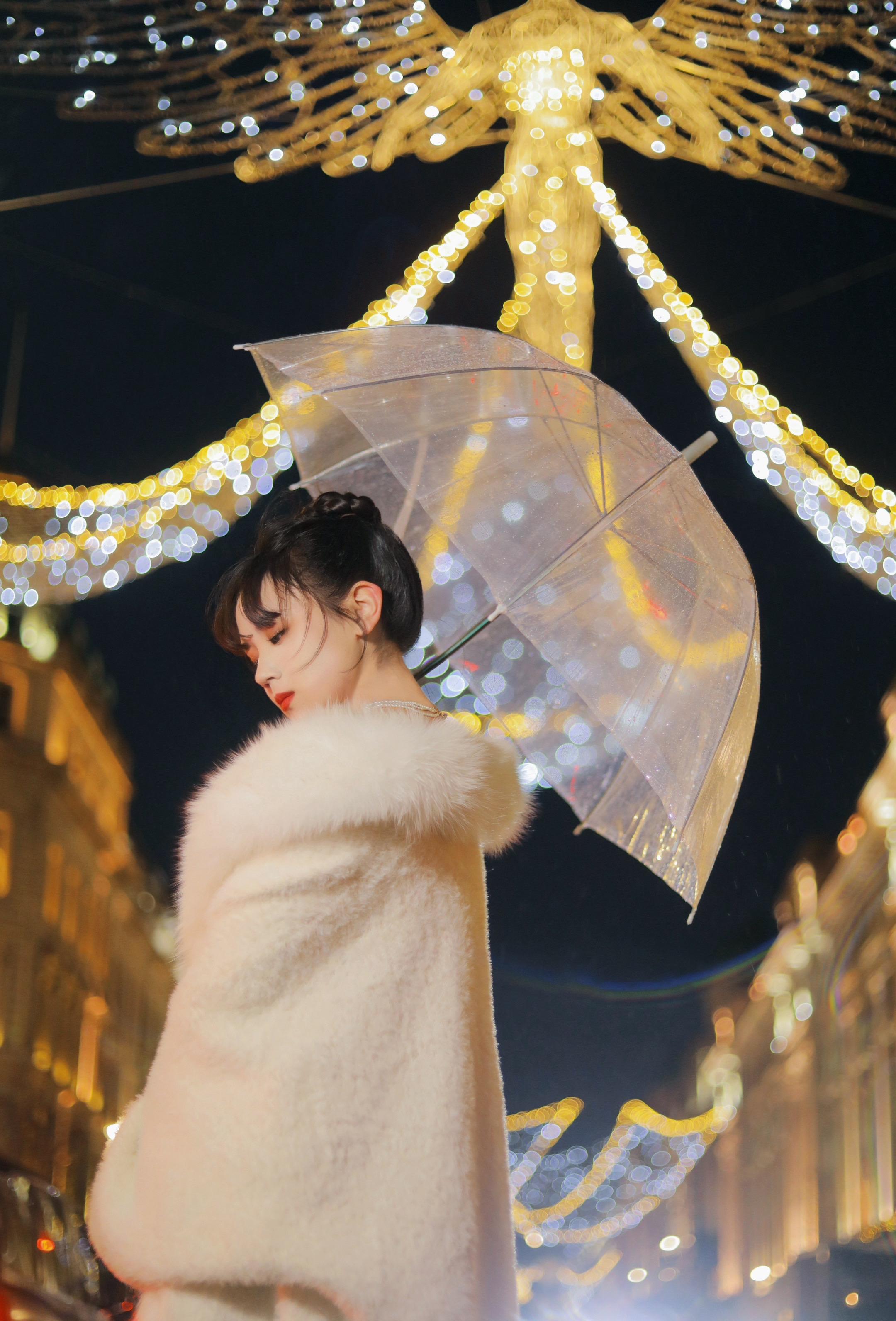 “撑着悲伤不回头”她一次都没有回头