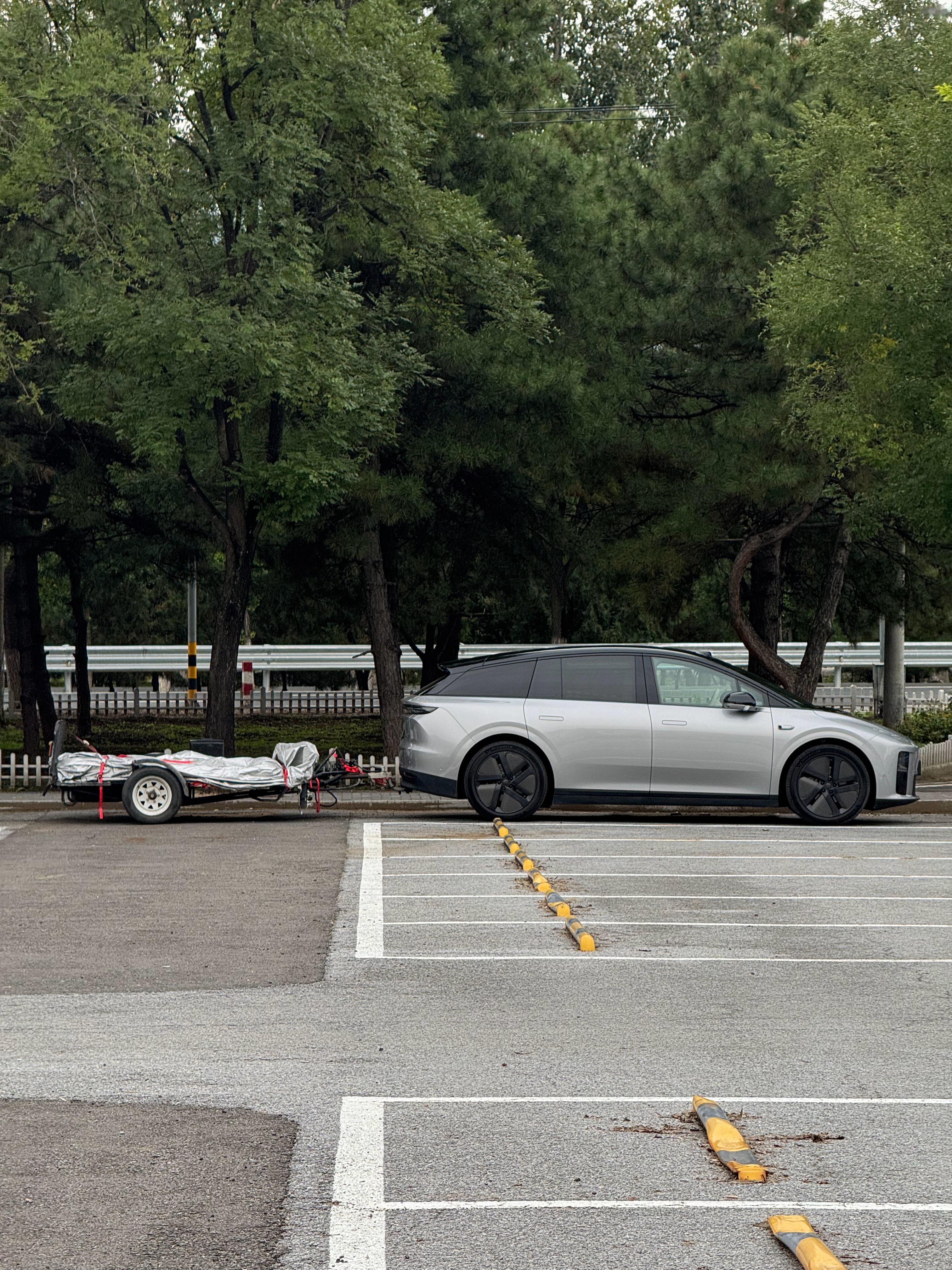 理想i6的正确打开方式 这车已经上牌了 应该是第一批[收到] ​​​