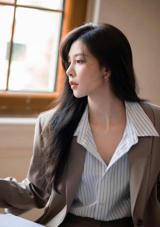 宋妍霏 再卖我号码试试演员宋妍霏公开怒怼倒卖自己手机号的私生，一句“再卖我号码试