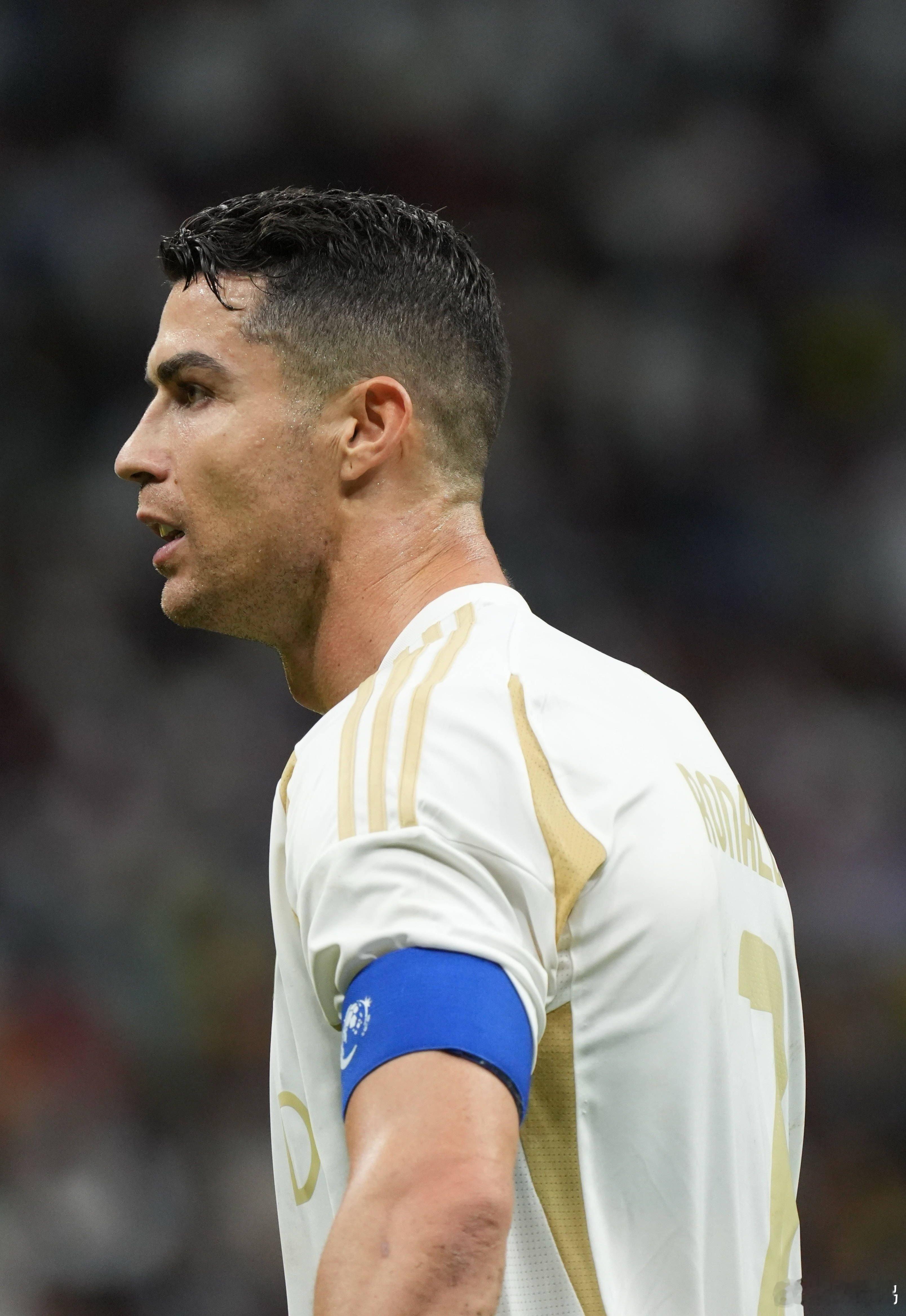 C罗拒绝为利雅得胜利出战 葡萄牙媒体这条新闻本人不太相信——据报道，由于对沙特公