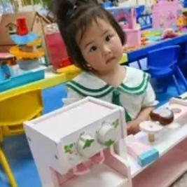 三岁娃答应妈妈不买糖，转头直奔奶茶店：记住，不能加糖！网友笑翻：这逻辑没毛病
 