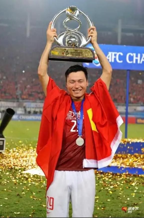 新闻里说，郜林把广州的豪宅卖了，成交价1.29亿，账面上净赚近9000万；可就在