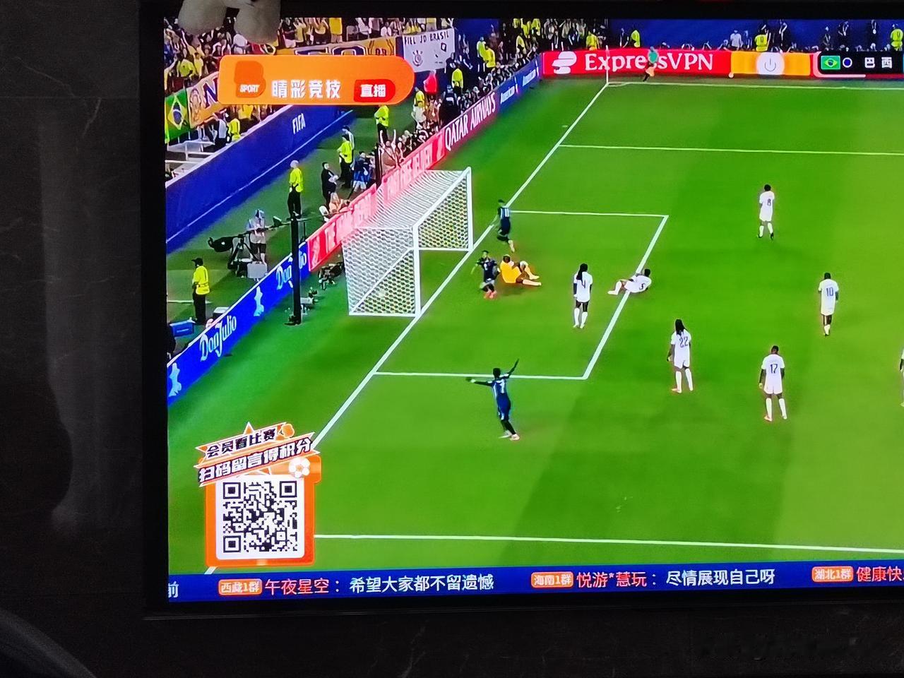 巴西对海地上半场：
1.几乎无水点。
我想起身去喝点水都不行，刚想去喝水，巴西就