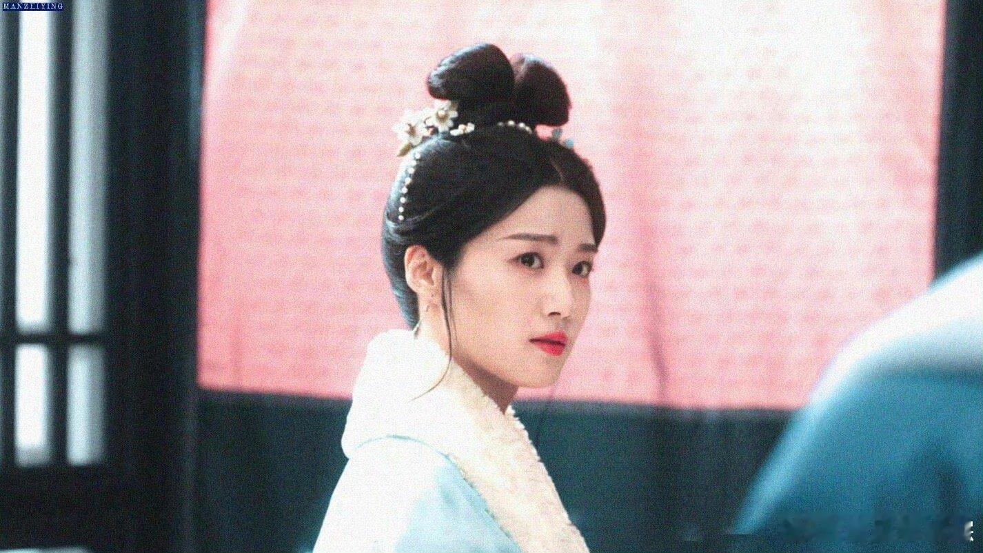 卢昱晓新剧掌家娘子  卢昱晓于新剧展现非凡，饰演的康宁是掌家娘子。外表温柔骗了众