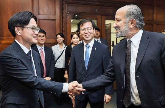 韩美谈崩了！1月29日，韩国产业通商部长在美国华盛顿华盛顿会见美国商务部长卢特尼