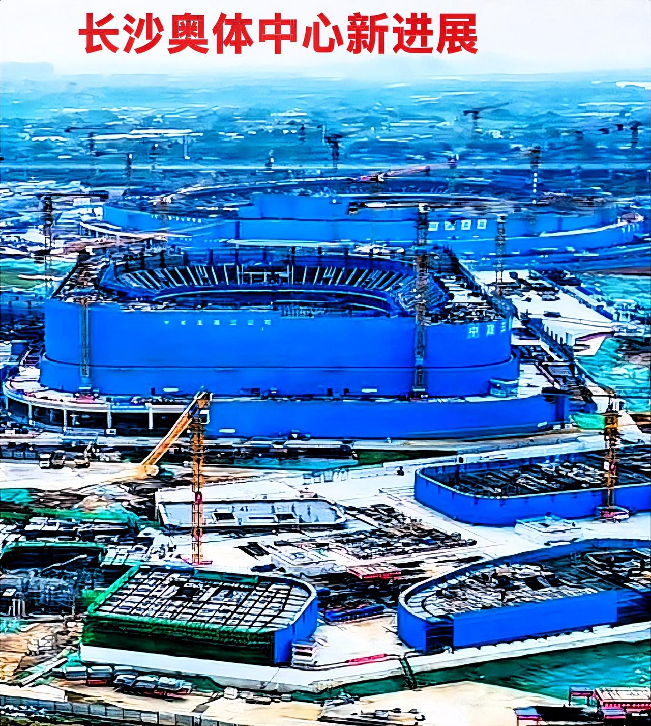 长沙奥体中心这个速度还可以啊！大大小小的工地，吊塔都在不断的进行施工作业。如这种