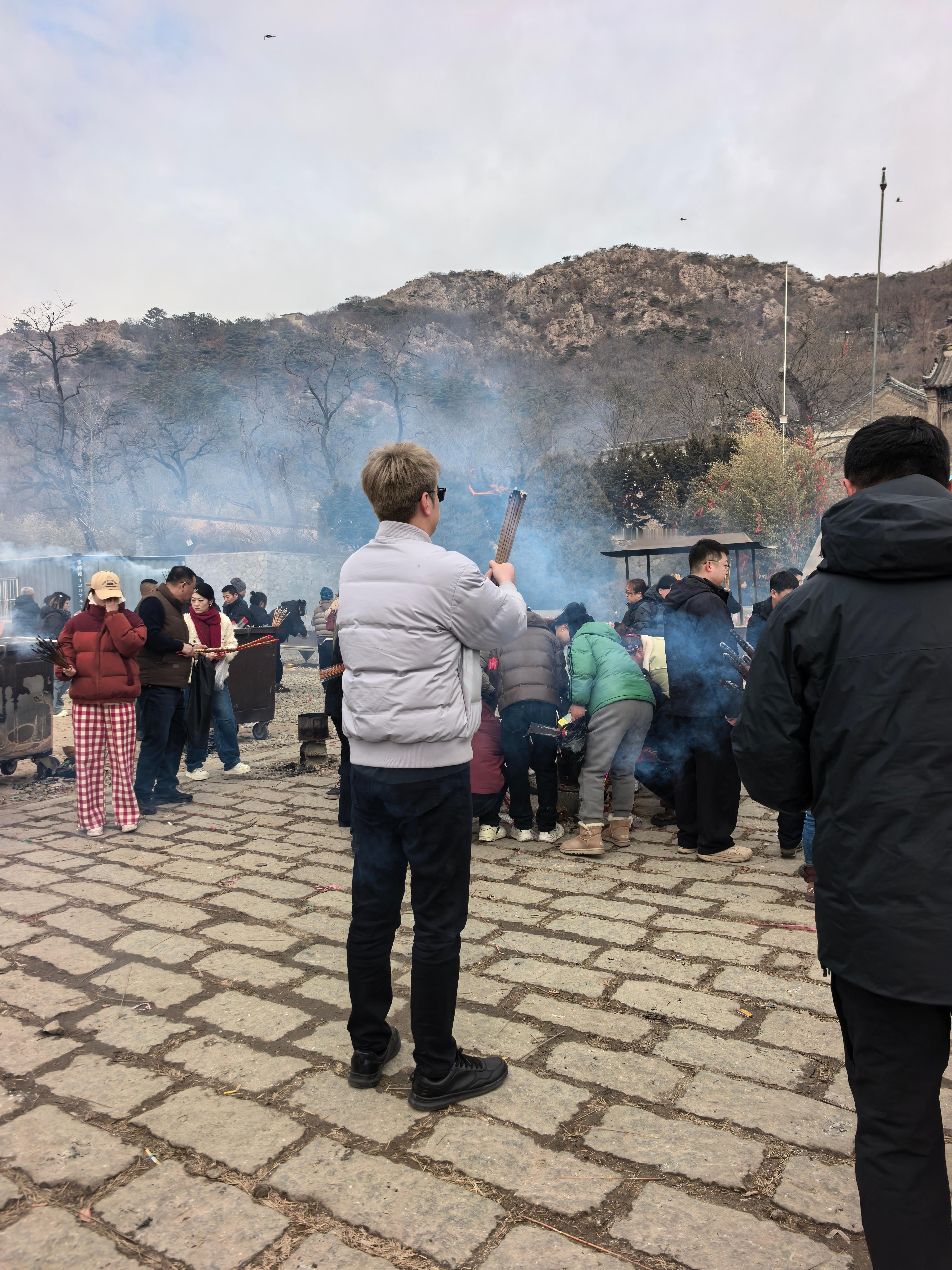 开工第一天来丹东大孤山祈福这座山不大属于长白山余脉海拔也就只有 337.3 米座