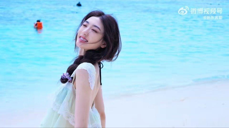 孙乐言我的天呀！你就是阳光，沙滩，海滩最美丽的风景 