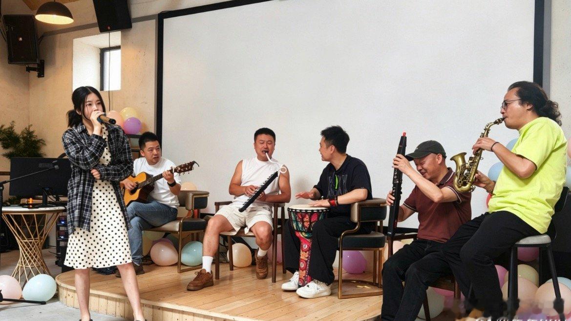 海拔五百多米上台州小村的共富答卷石梁镇全流程服务民宿项目，化解村民流转顾虑，以文