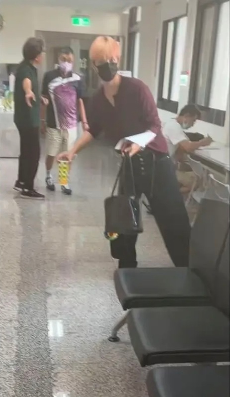 反纶东那天你望着我的眼睛，说要给我和我妈一个家 