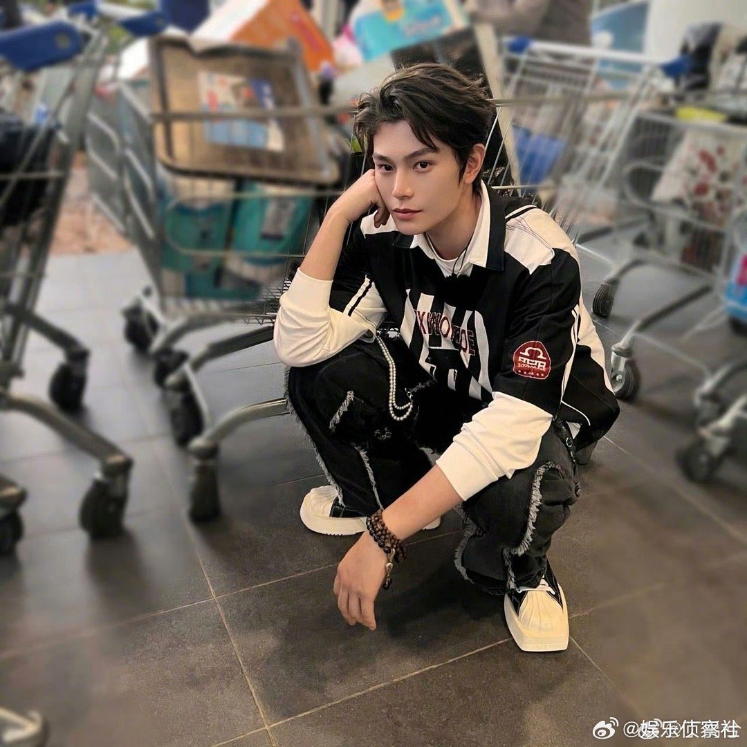谁还不喜欢这个帅气的丁禹兮哇～ ​​​